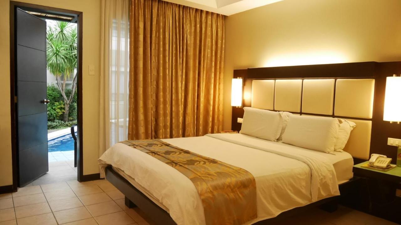 Circle Inn Hotel And Suites Bacolod Exterior foto
