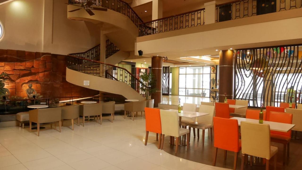 Circle Inn Hotel And Suites Bacolod Exterior foto